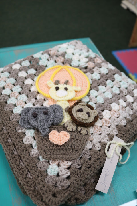 480-63-Baby Blanket with Hot Air Balloon Applique(50)